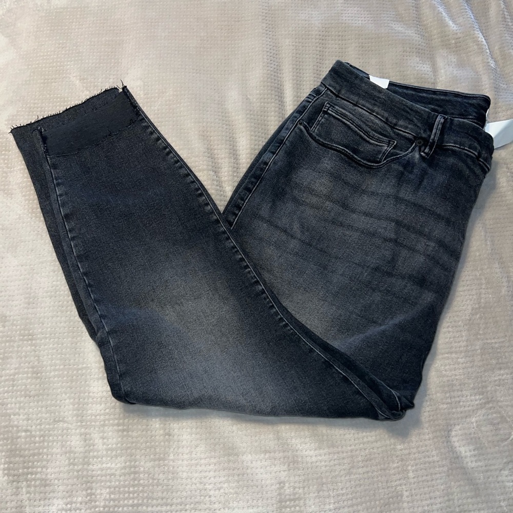 Good American Always fits Jeans Size 28-32 NWT - Picture 2 of 8